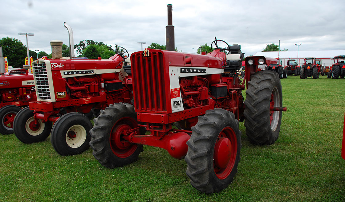 1965 FARMALL 806