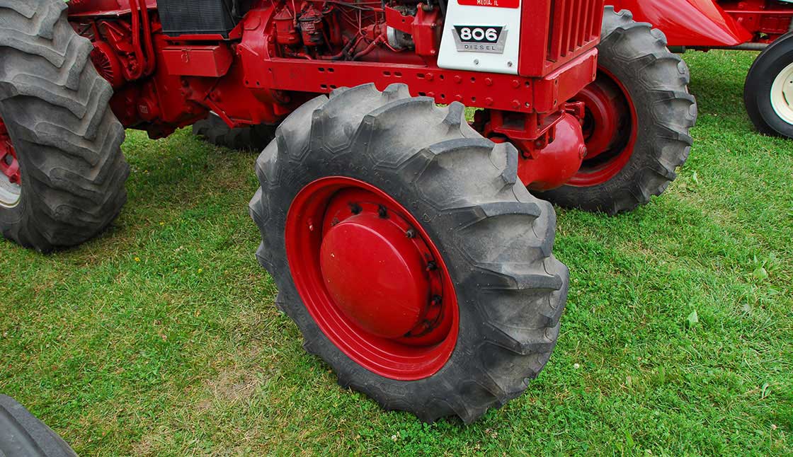 1965 FARMALL 806
